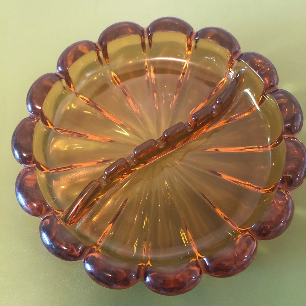 LARGE AMBER VINTAGE GLASS ASHTRAY